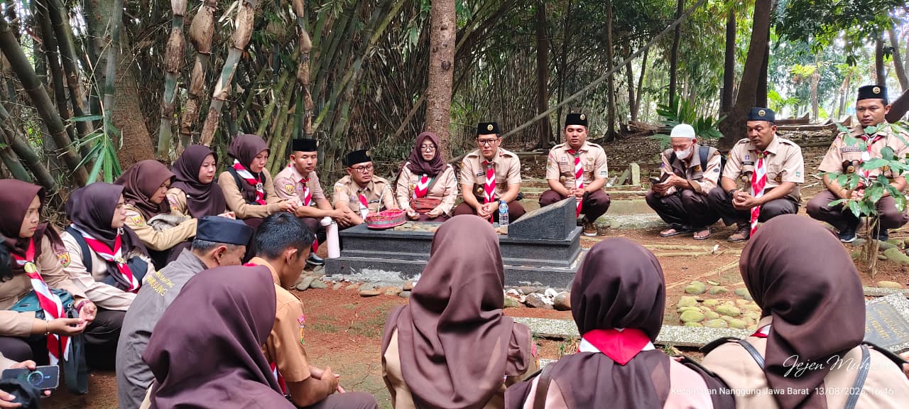 Menapak Jejak Pengabdian Kak Saepulloh: Kwarran Nanggung Gelar Ziarah Pahlawan Kepramukaan