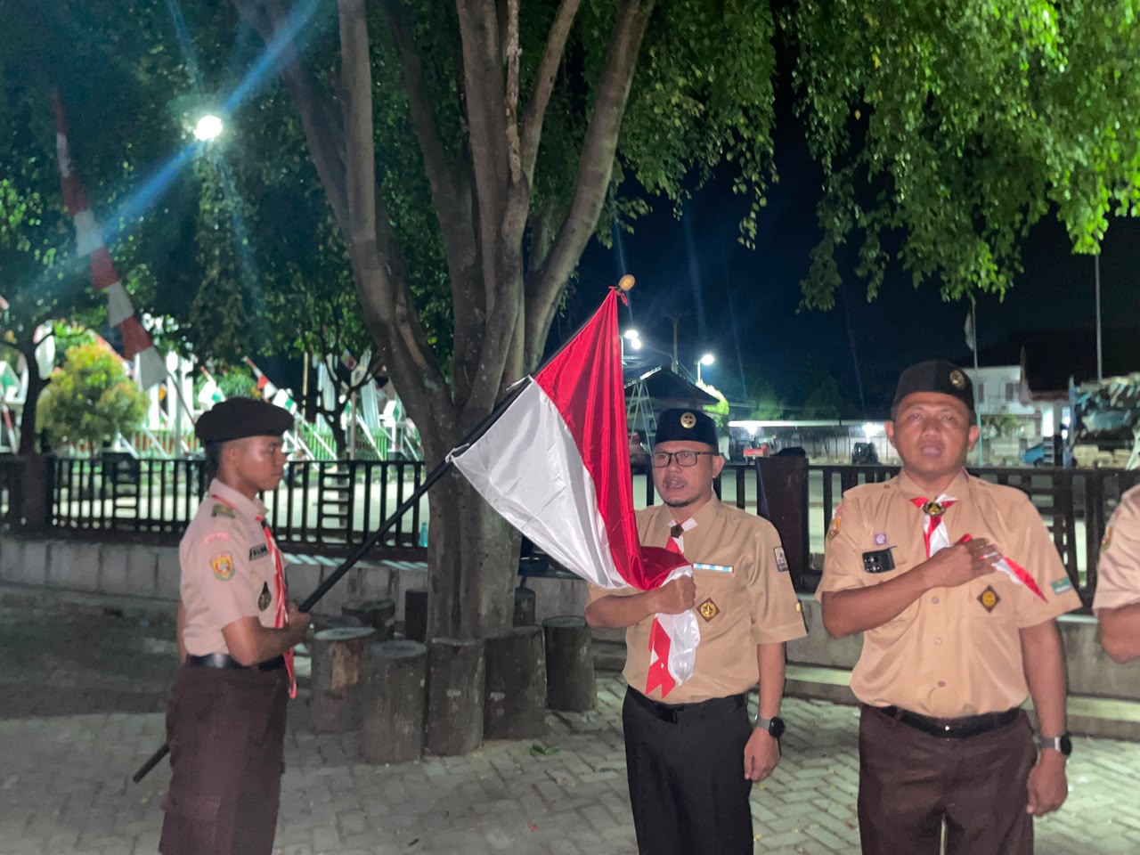 Dalam Hening Malam, Kwarran Nanggung Teguhkan Kembali Janji Pramuka