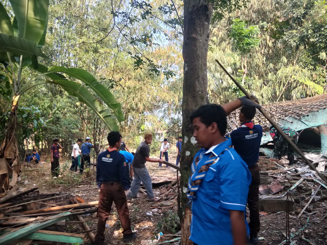 DKR Tanjungsari Bersama Forkopimcam Gelar Bakti Rehab Rumah di Kp. Sodong