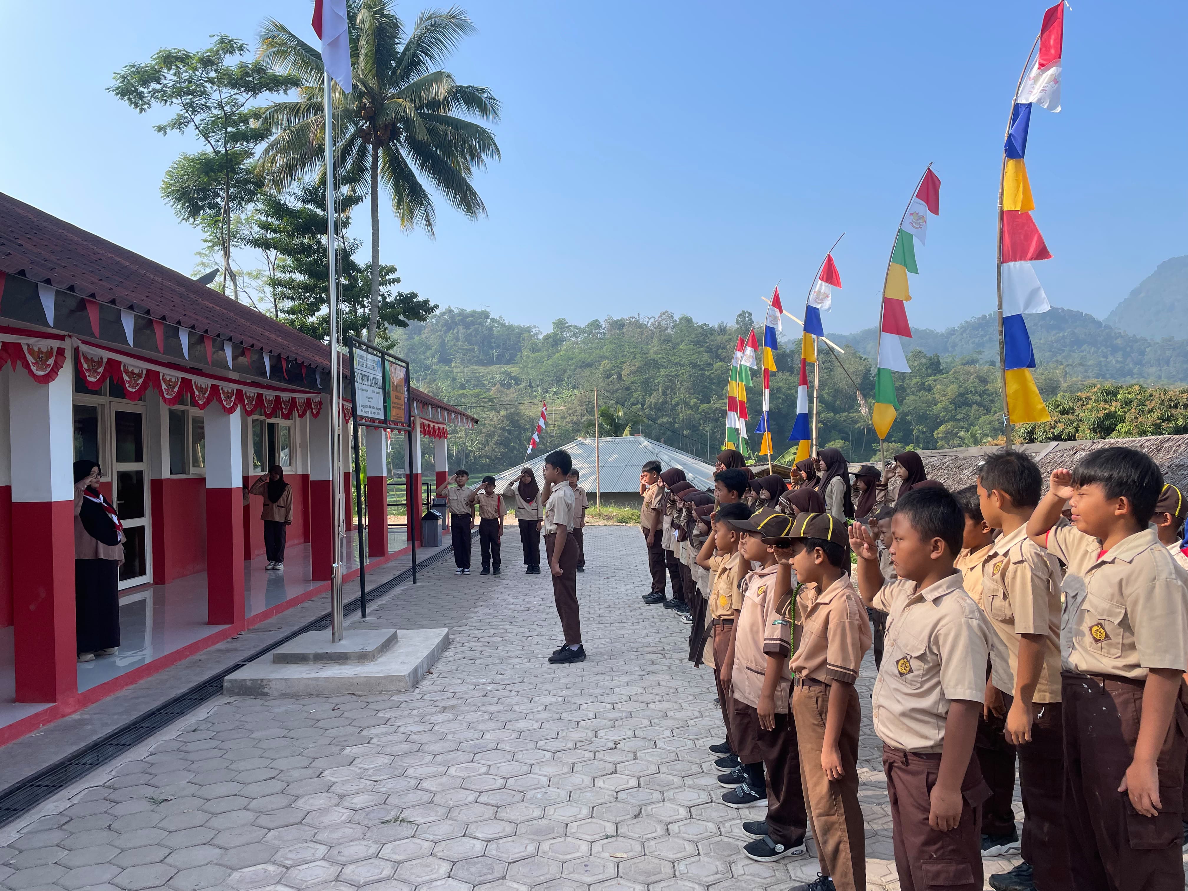 Semangat Baru SD Negeri Nangela: Peringatan Hari Pramuka ke-65 di Tengah Kebangkitan Pasca Musibah