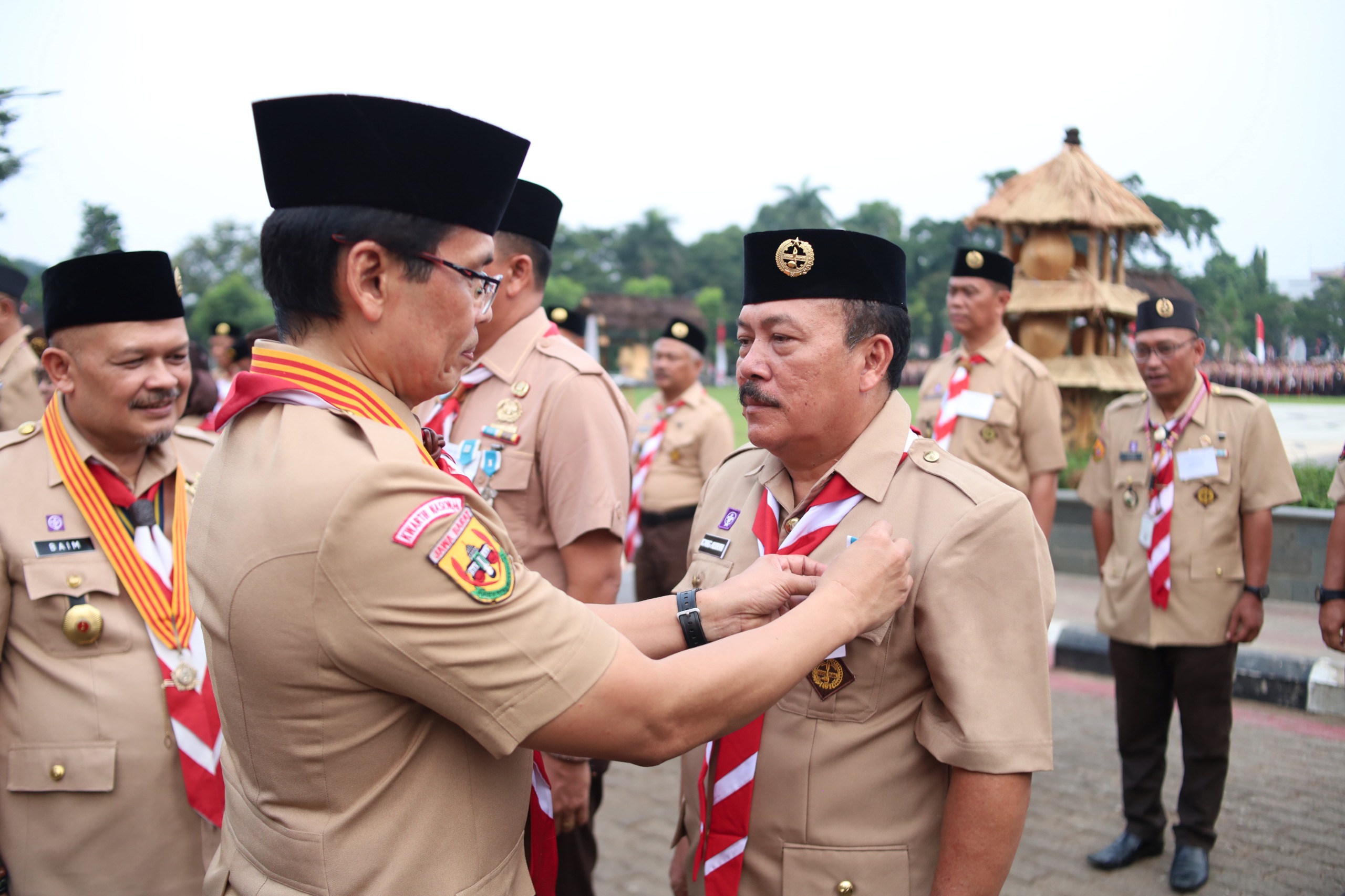 KAK ICANG ALIUDIN TERIMA LENCANA PANCAWARSA IV, WUJUD PENGABDIAN UNTUK GERAKAN PRAMUKA