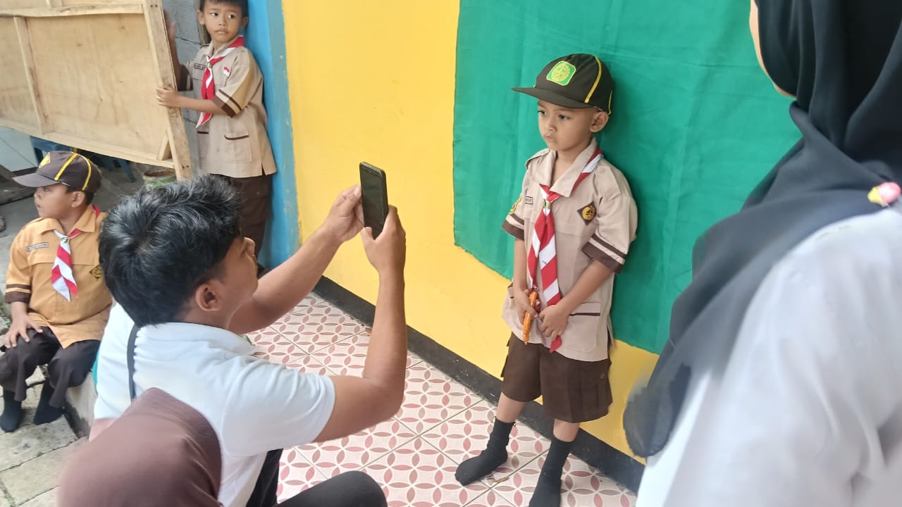 ANTUSIASME SISWA SDN CIBODAS 05 WARNAI PENDATAAN KTA KWARNAS