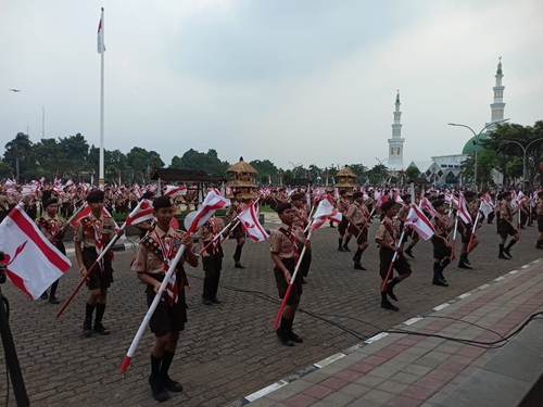 Puluhan Pramuka Kwarran Cileungsi Tampilkan Kolone Tongkat pada Hari Pramuka ke-65 Kwarcab Bogor