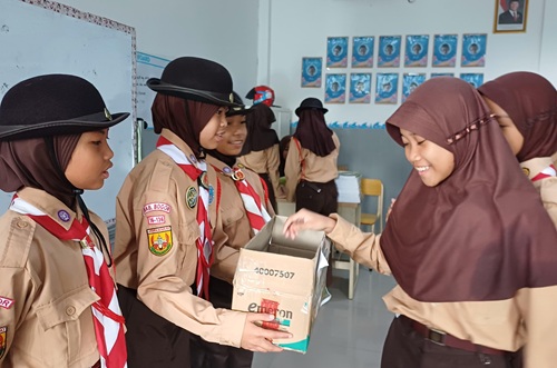 Bumbung Kemanusiaan Pramuka SDIT Nurul Akbar Sarana Kepedulian Untuk Sesama