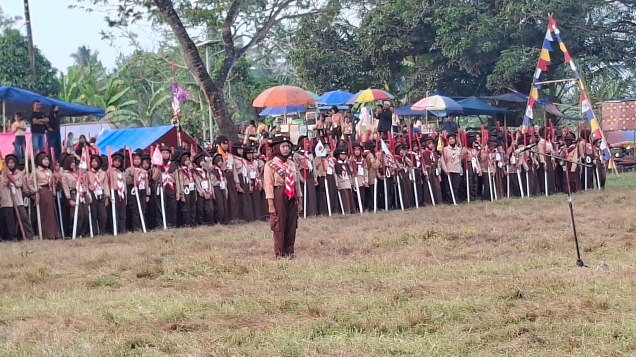 Tampil Percaya Diri, Penggalang Garuda Elsa Mulyasari Pimpin Upacara Pembukaan LT-II Kwarran Cariu