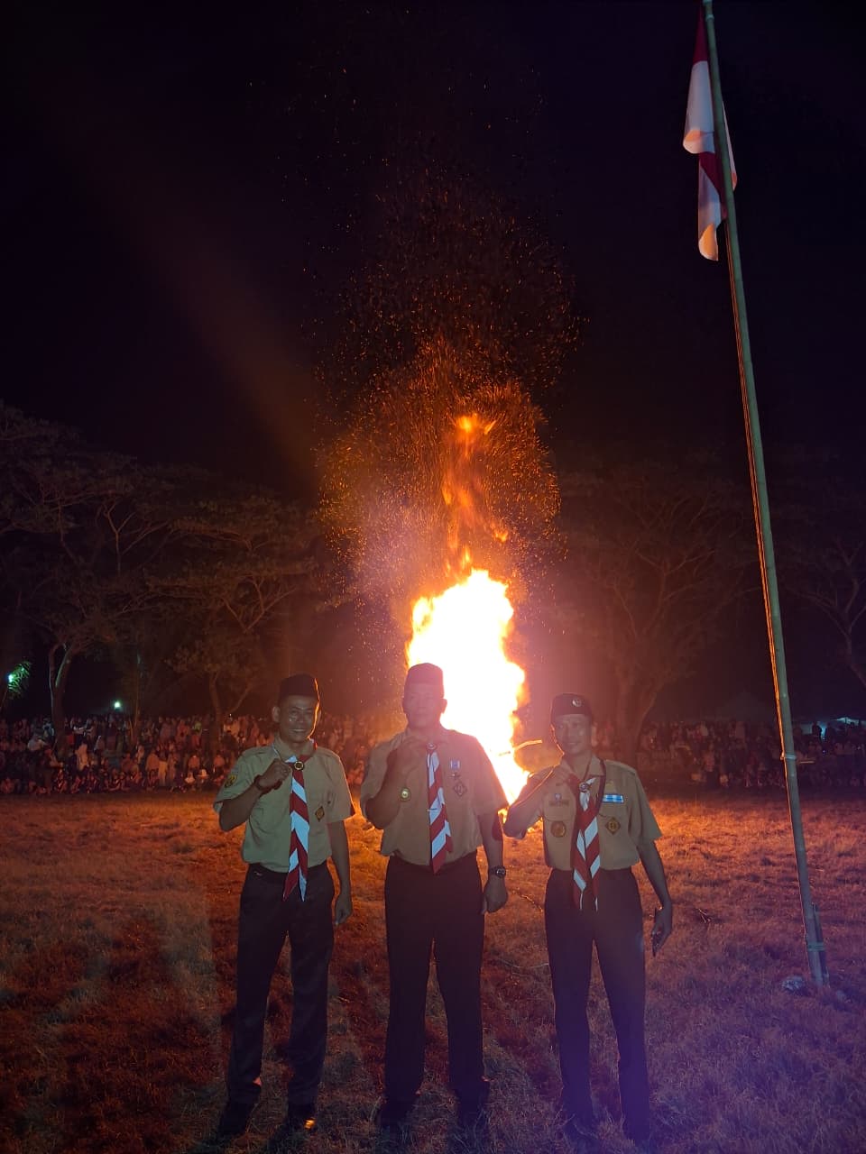 Nyala Api Persaudaraan, Ketua Kwarran Cariu Resmi Membuka Malam Api Unggun LT-II 2026