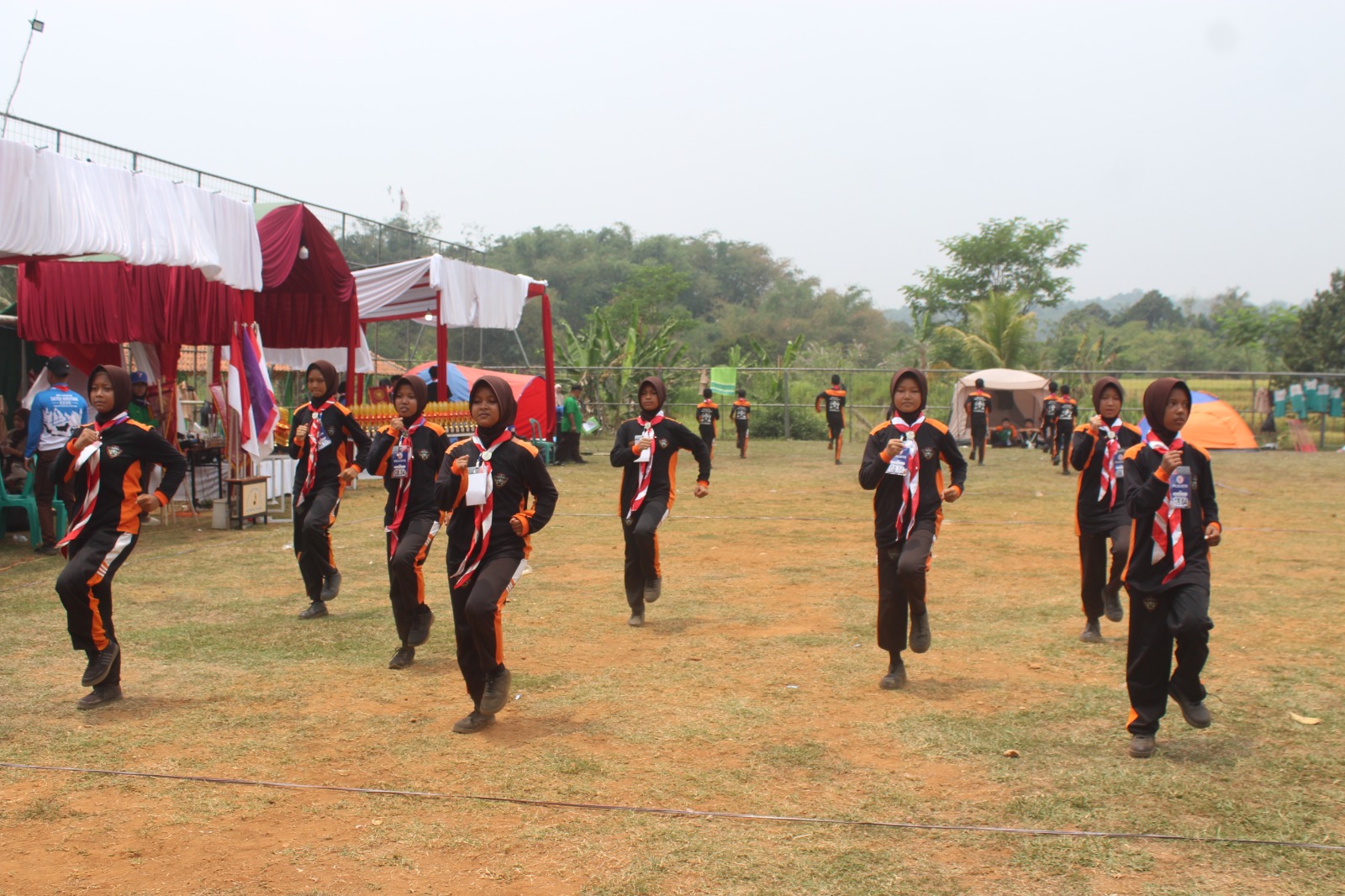 Semangat dan Kekompakan Peserta Warnai Senam Pramuka di Lapangan Utama