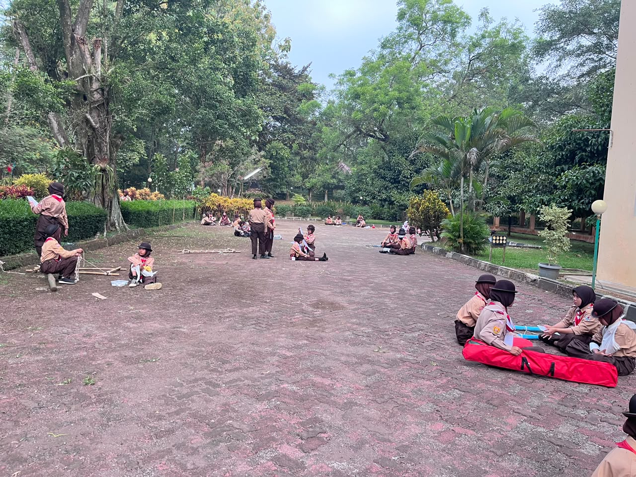 SERU DAN PENUH TANTANGAN, 19 REGU IKUTI LOMBA PERTOLONGAN PERTAMA LT-II KWARRAN RUMPIN