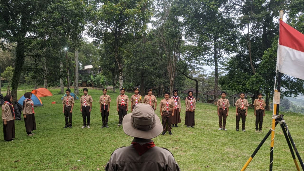 Sanggar Bakti SMKN 1 Cariu Laksanakan Pelantikan Bantara dan Laksana di Wisata Granada Land