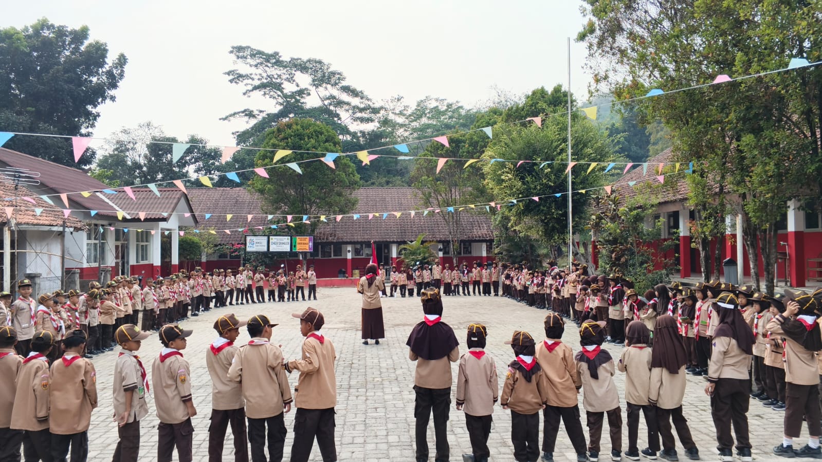 Dari Salam Pramuka hingga Sandi Rahasia: Sanggar Bakti SD Negeri Sukamaju 08 Asah Keterampilan Siaga dan Penggalang