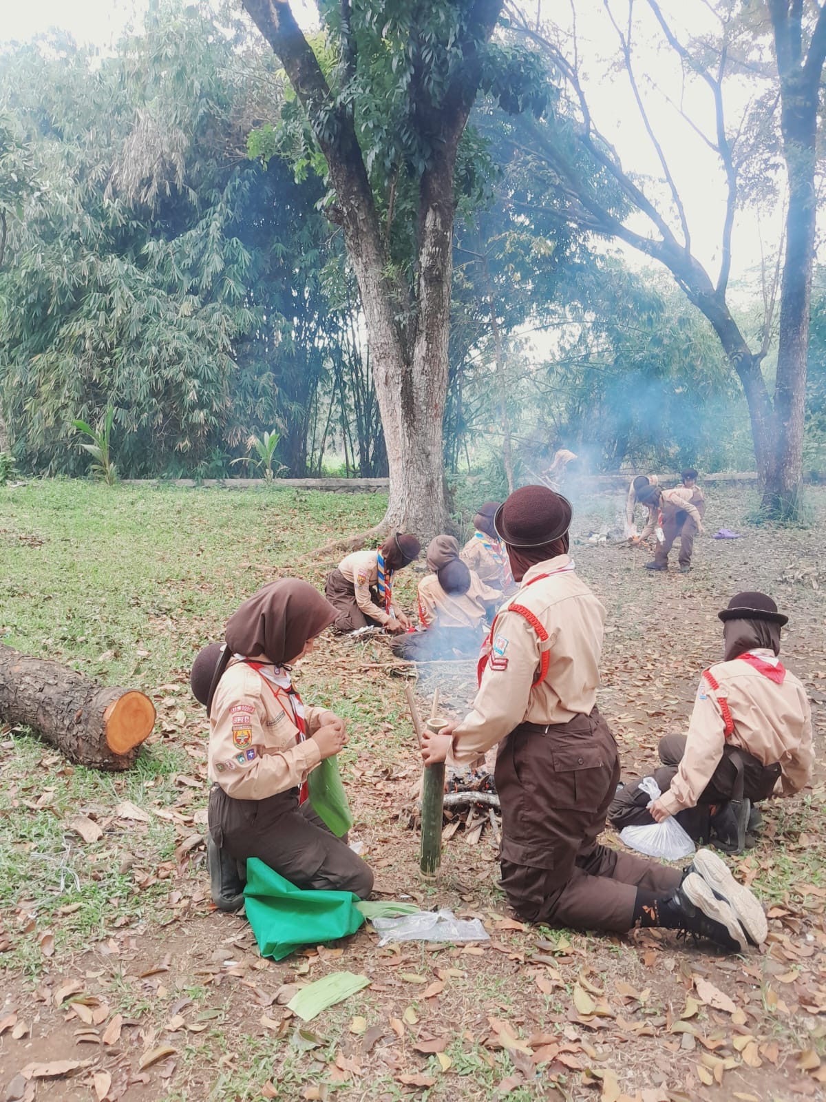 ASAH KETERAMPILAN DAN KEMANDIRIAN, PRAMUKA PENGGALANG IKUTI LOMBA MASAK RIMBA LT-II