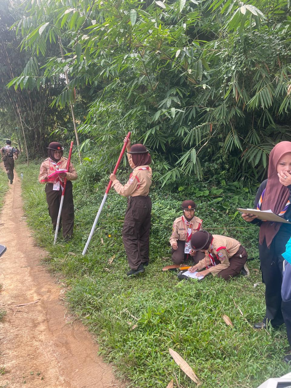Ketajaman Analisis Logika: Serunya Lomba Menaksir Lebar Sungai di LT-2 Kwarran Cibinong