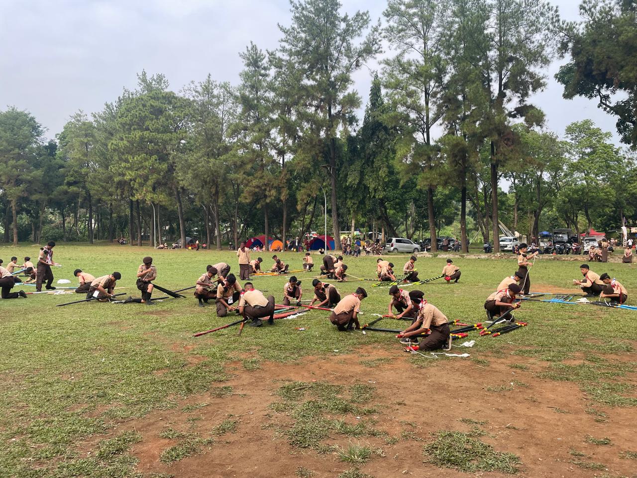 Mahakarya Tali Temali: Ketangguhan Lomba Pioneering Menara Pandang di LT-2 Kwarran Cibinong