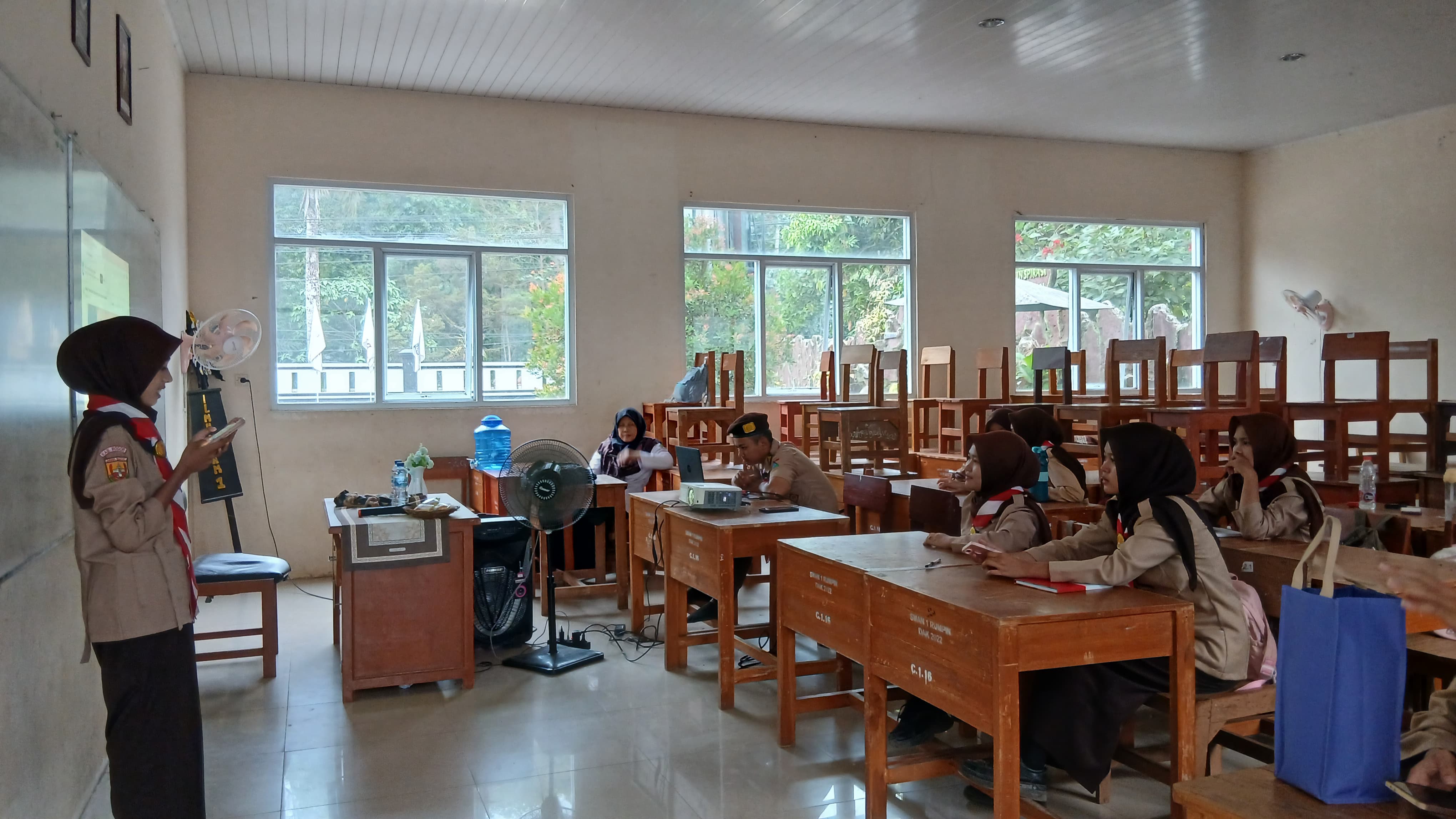 Pramuka Penegak SMAN 1 Rumpin Dalami Sejarah Pramuka Dunia dan Indonesia melalui Presentasi