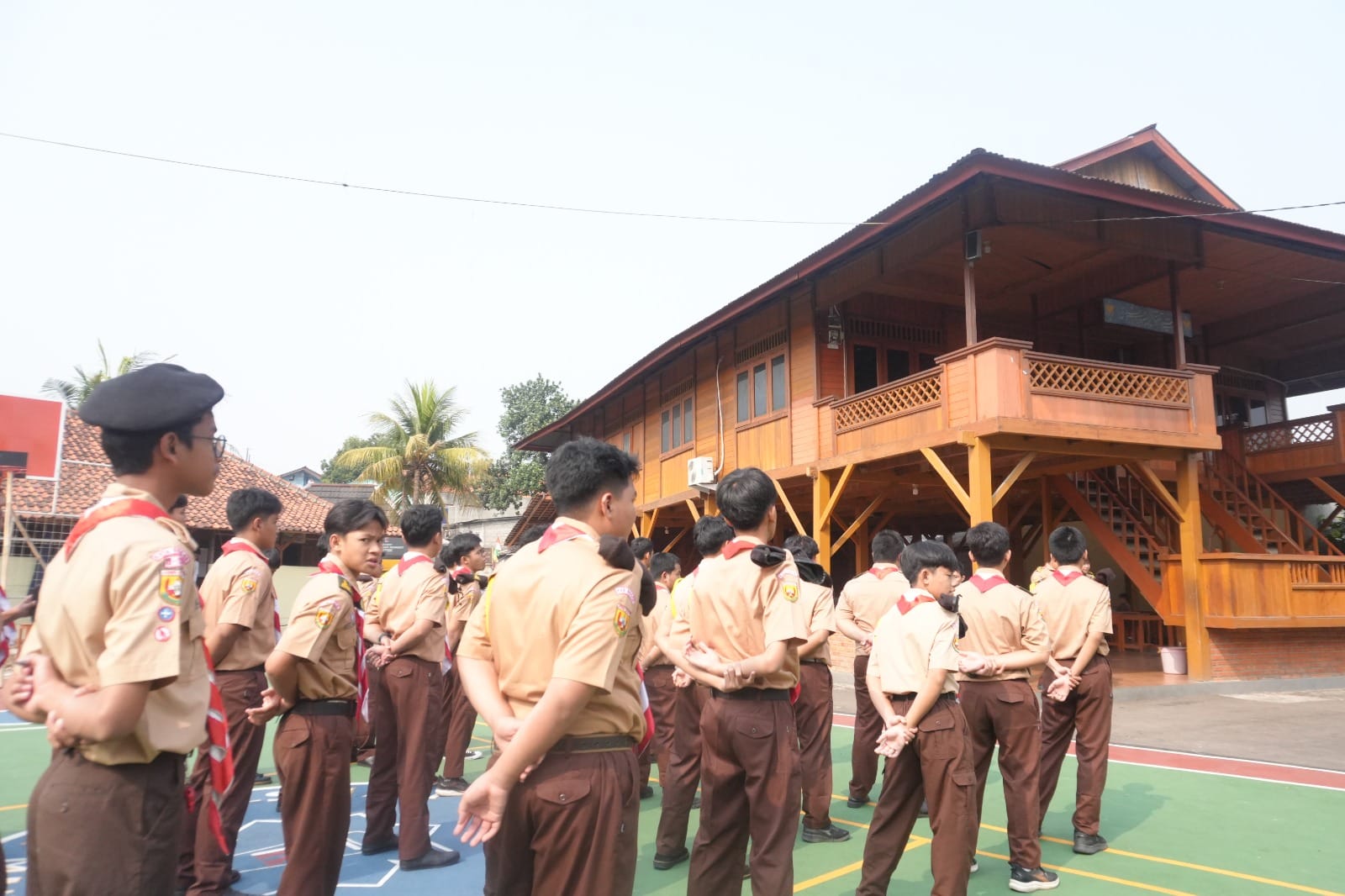 Giat Rutin Gugus Depan SMAIT Rahmaniyah: Pelatihan Pembuatan Bangunan Darurat (Pioneering)