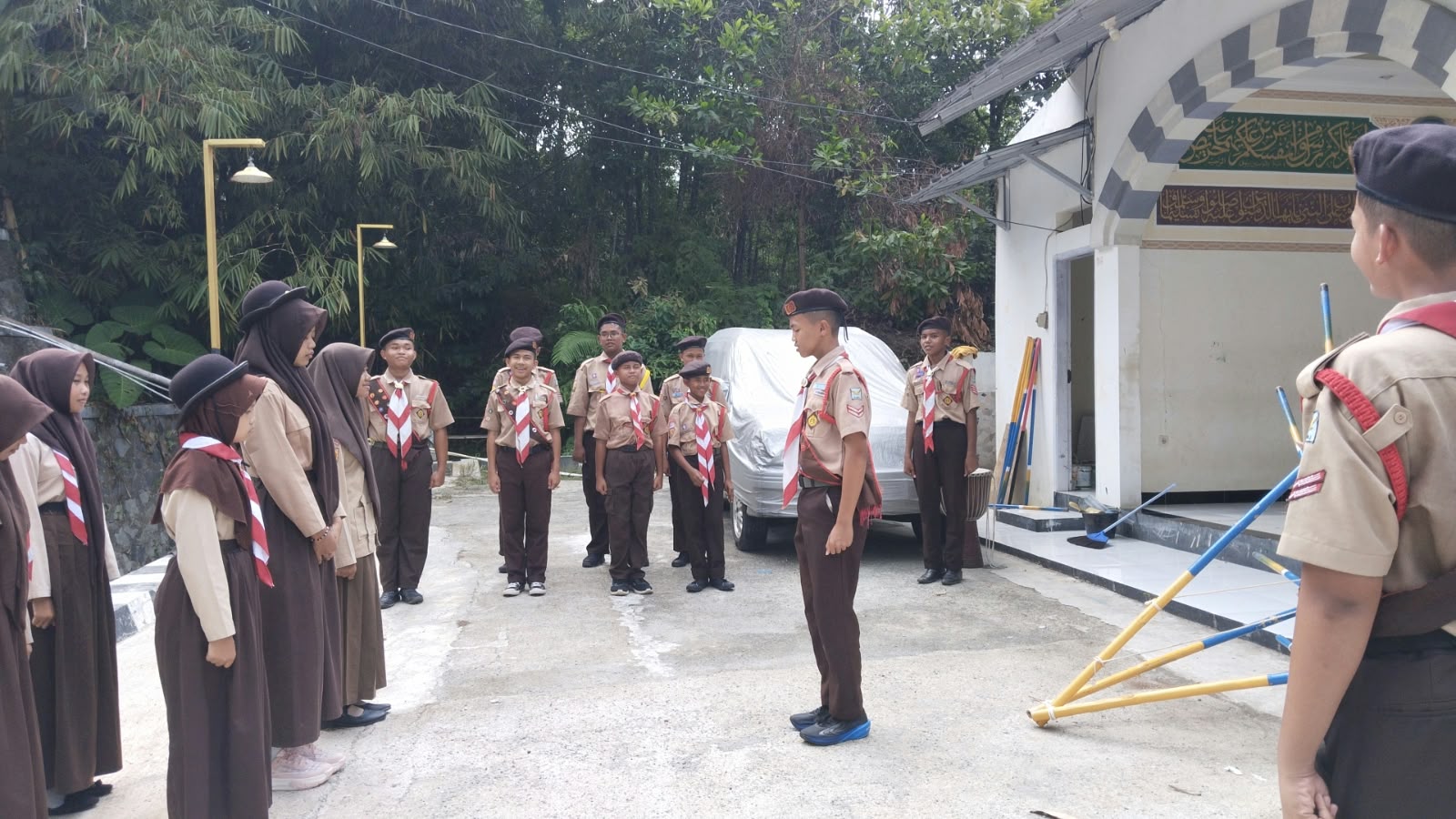 Bersatu dalam Semangat Kepramukaan: Penggalang SMP Cahya Gumilang dan Fathurahman Babakan Sipetir Gelar Latihan Gabungan