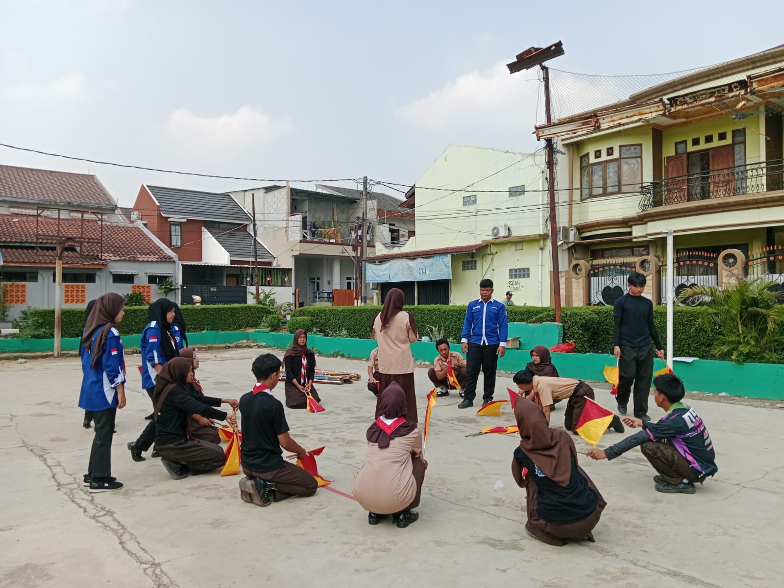 Tingkatkan Kekompakan, Pramuka SMK PGRI 2 Cibinong Gelar Latihan Dance Semaphore yang Penuh Semangat