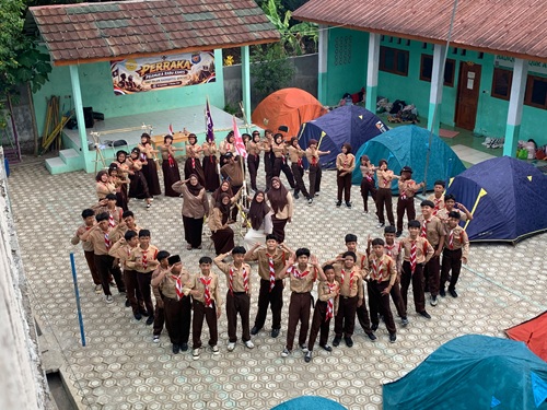 PERRAKA SMP Islam Hadiqotul Qur’ani, Tanamkan Kemandirian dan Cinta Alam melalui Kepramukaan