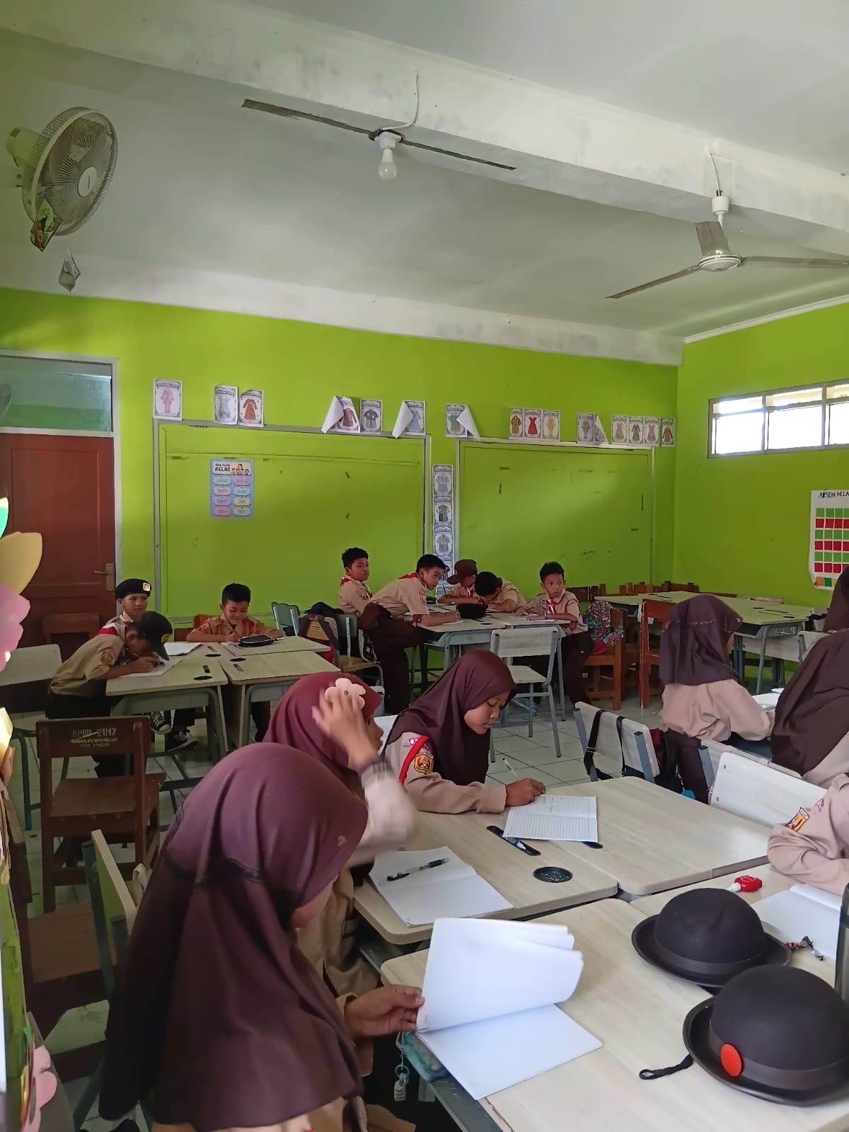 Asah Pengetahuan dan Keterampilan, Pramuka SD Negeri Palasari 01 Pelajari Hymne Pramuka dan Berbagai Jenis Sandi