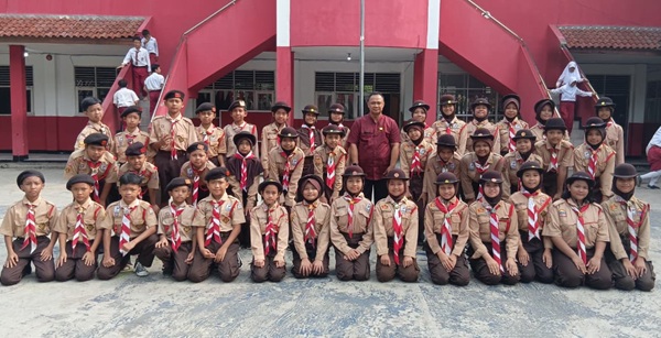 Kepala SDN Cibeureum Lepas Peserta Jambore Ranting Cileungsi 2026, Tekankan Kemandirian dan Persahabatan