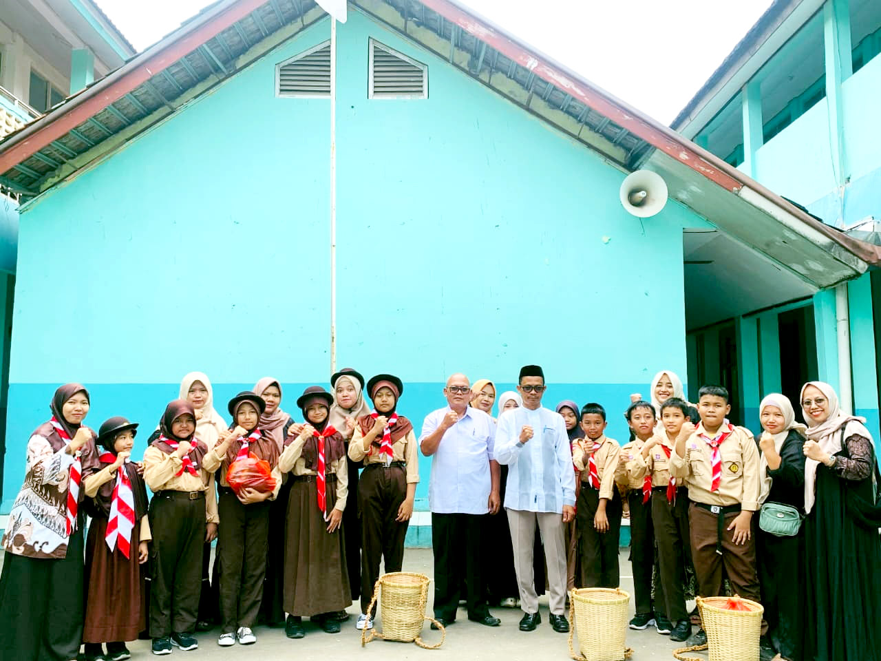 120 Paket Rantang Kanyaah dibagikan Kepada Warga Sekitar SDN Nambo 02 - Copy
